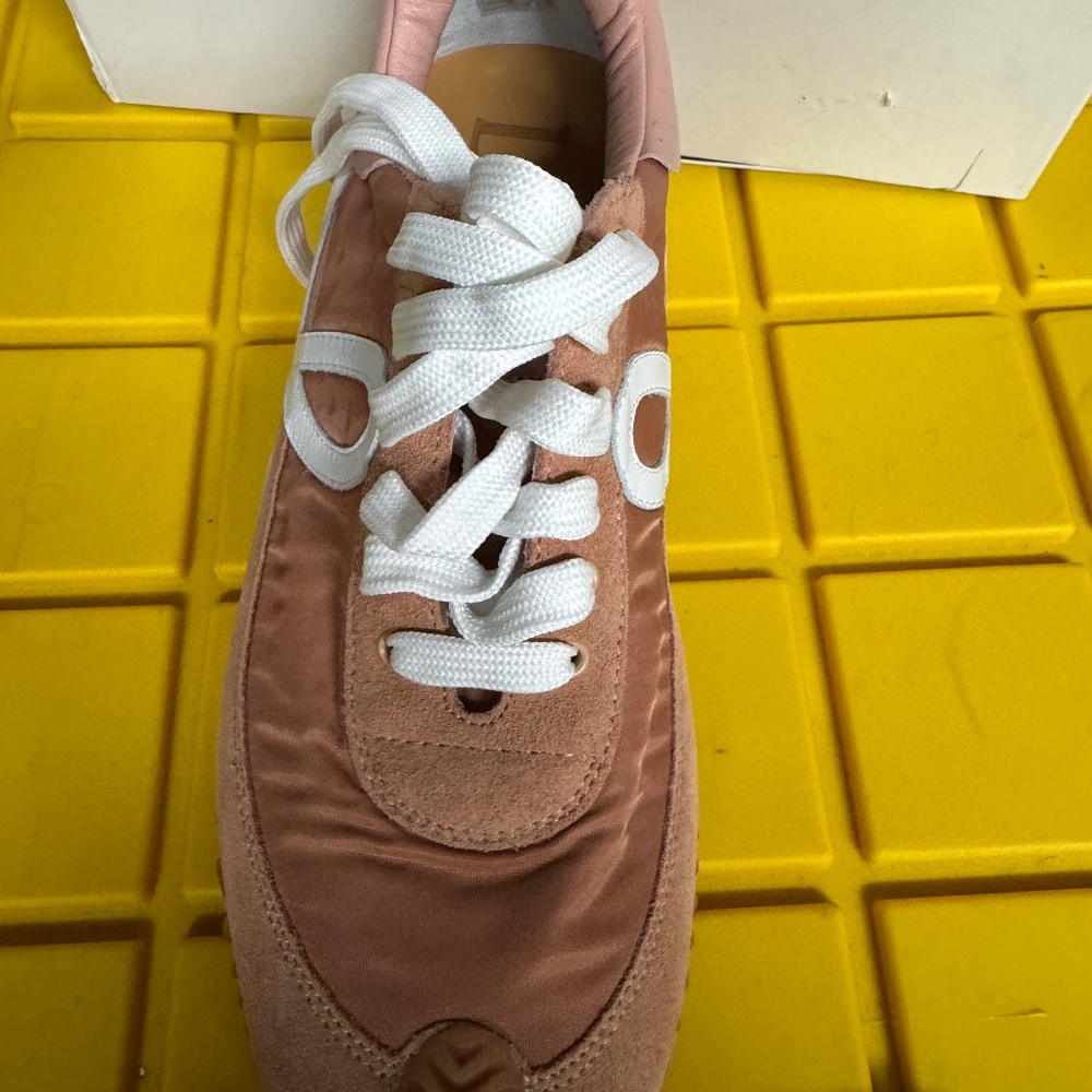Loewe Flow Runners